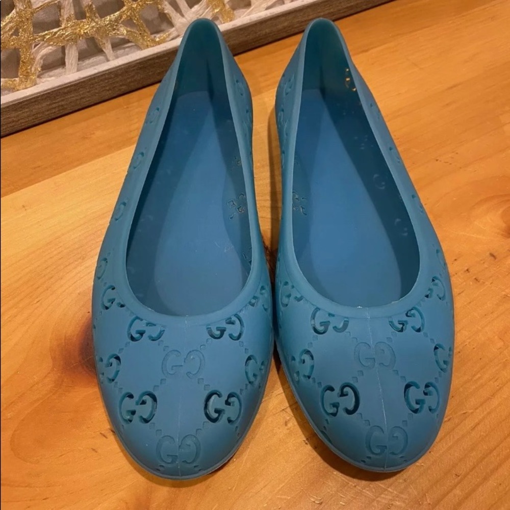 Authentic Gucci Jelly flats with dust bags